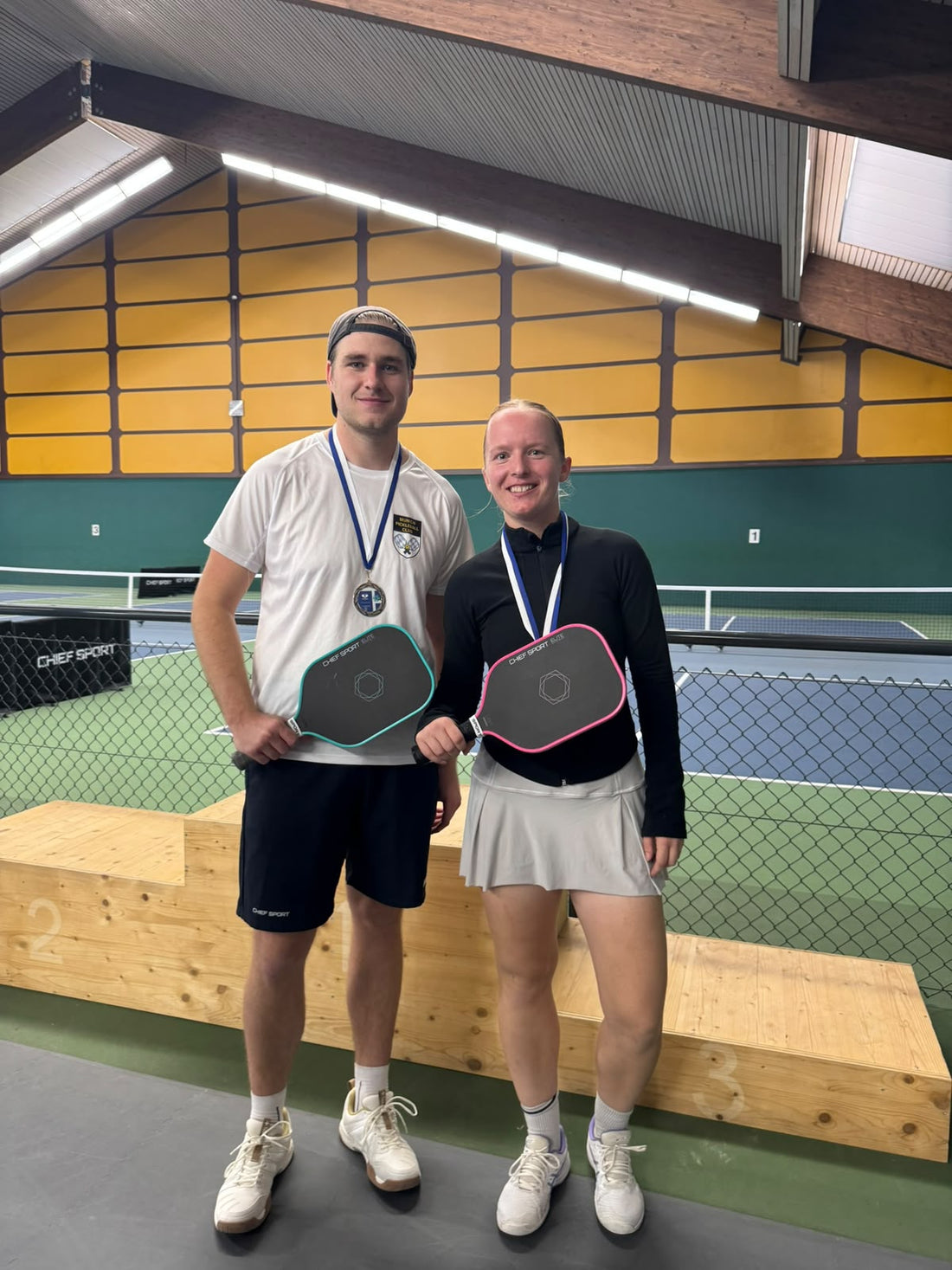 Silber im Mixed Doppel: Nils Lehmann und Helen Langrehr auf dem Treppchen bei TOP Pickleball